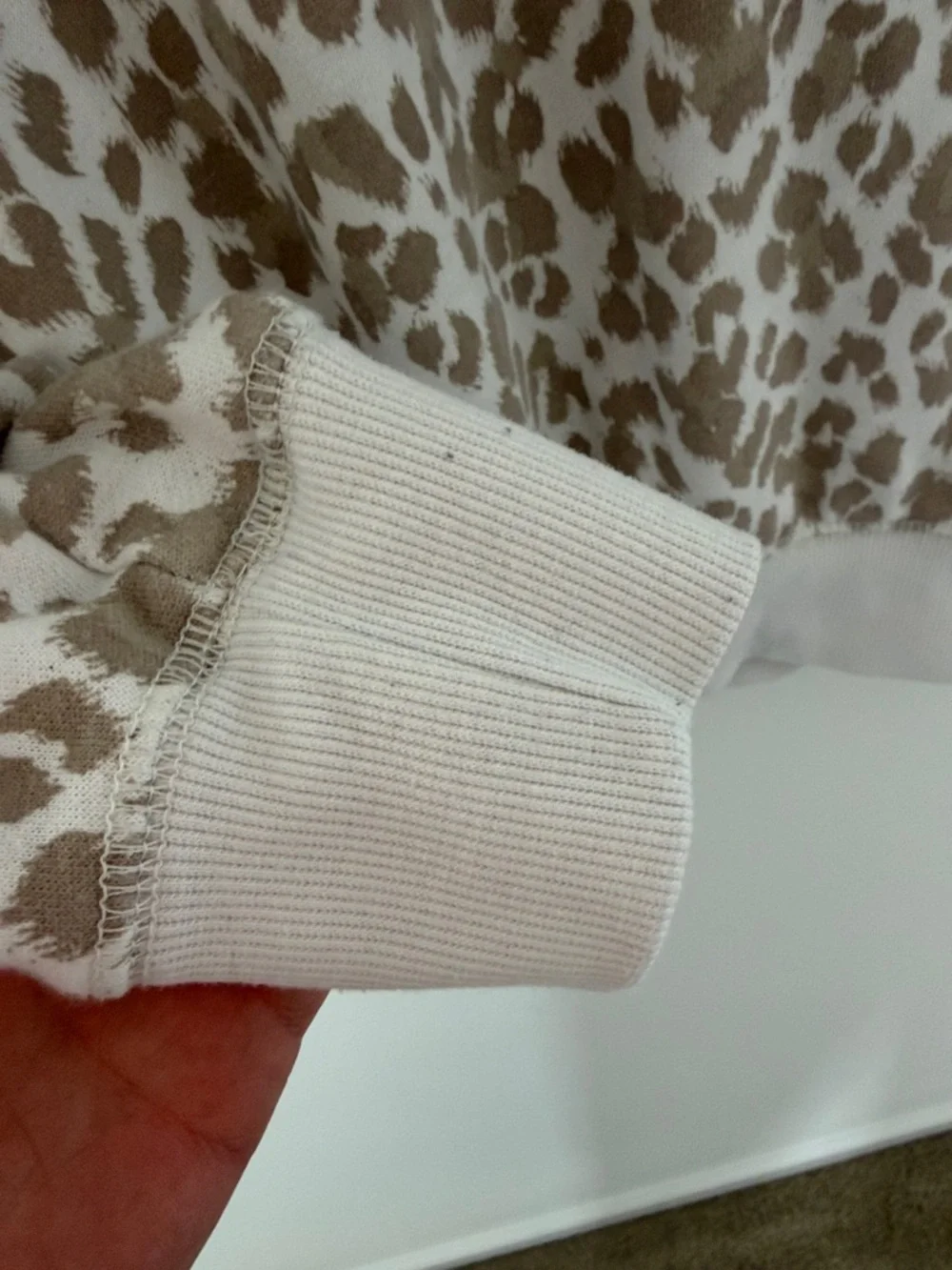Old Navy Cream & Tan Leopard Print Crewneck Sweater Size Medium